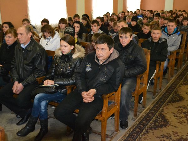 На зустріч з адміністрацією університету, деканами факультетів, керівниками структурних підрозділів завітало близько 400 випускників шкіл, студентів технікумів і коледжів та їх батьків